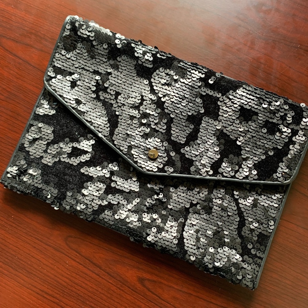 Sequin clutch